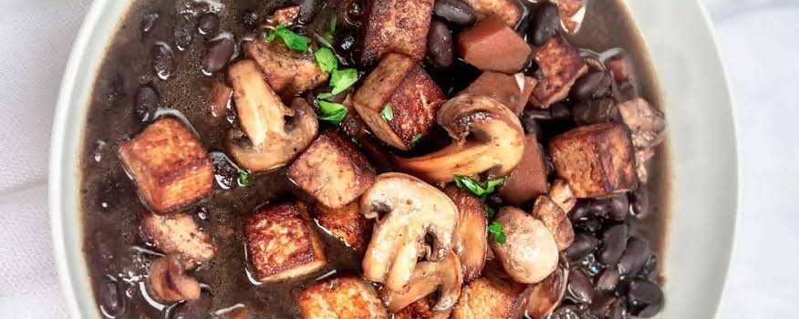Feijoada Leve Vegetariana com Cogumelos e Abóbora