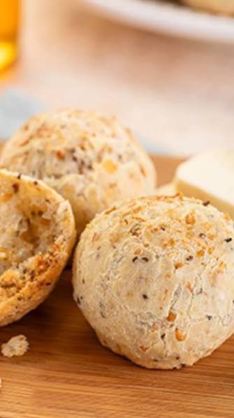 Pão de Queijo Fit de Ricota e Gergelim